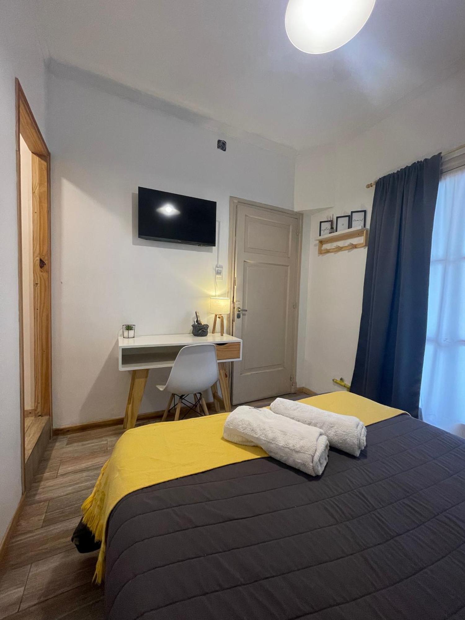 Mora Hostel Мендоса Экстерьер фото
