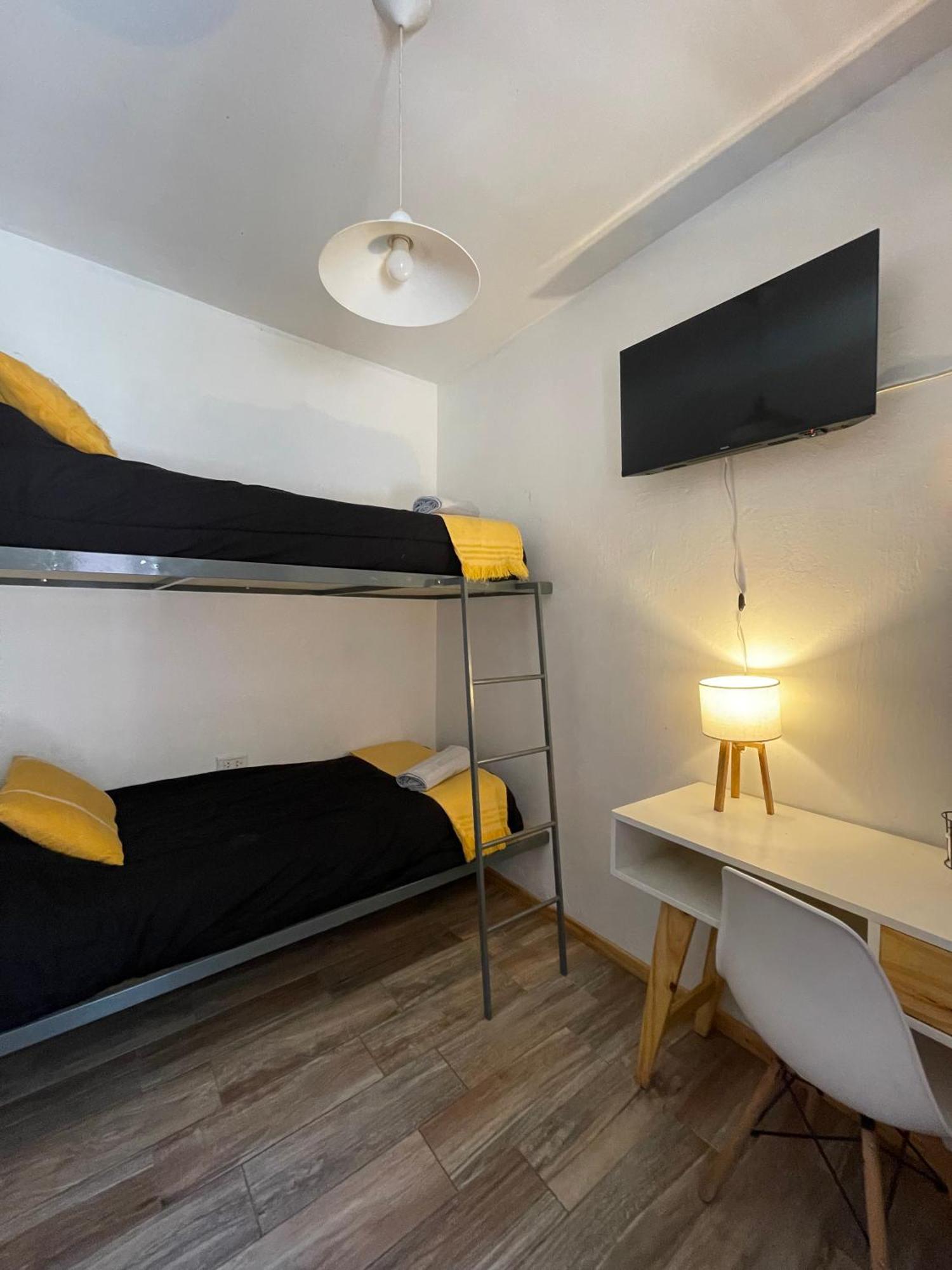 Mora Hostel Мендоса Экстерьер фото