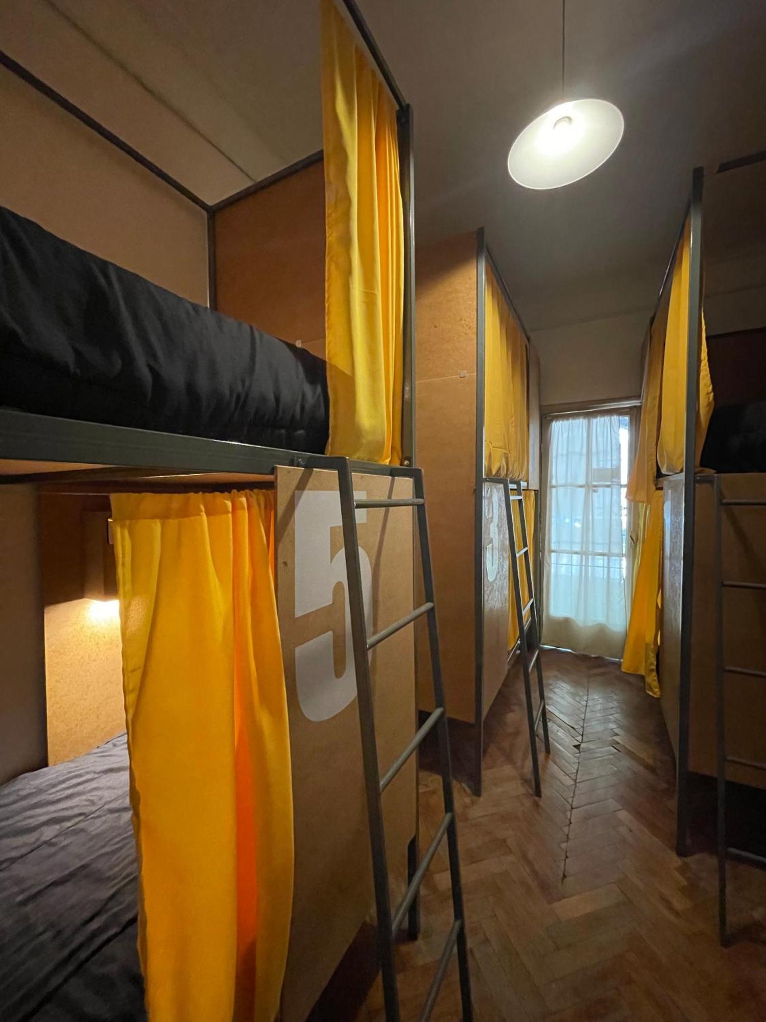 Mora Hostel Мендоса Экстерьер фото