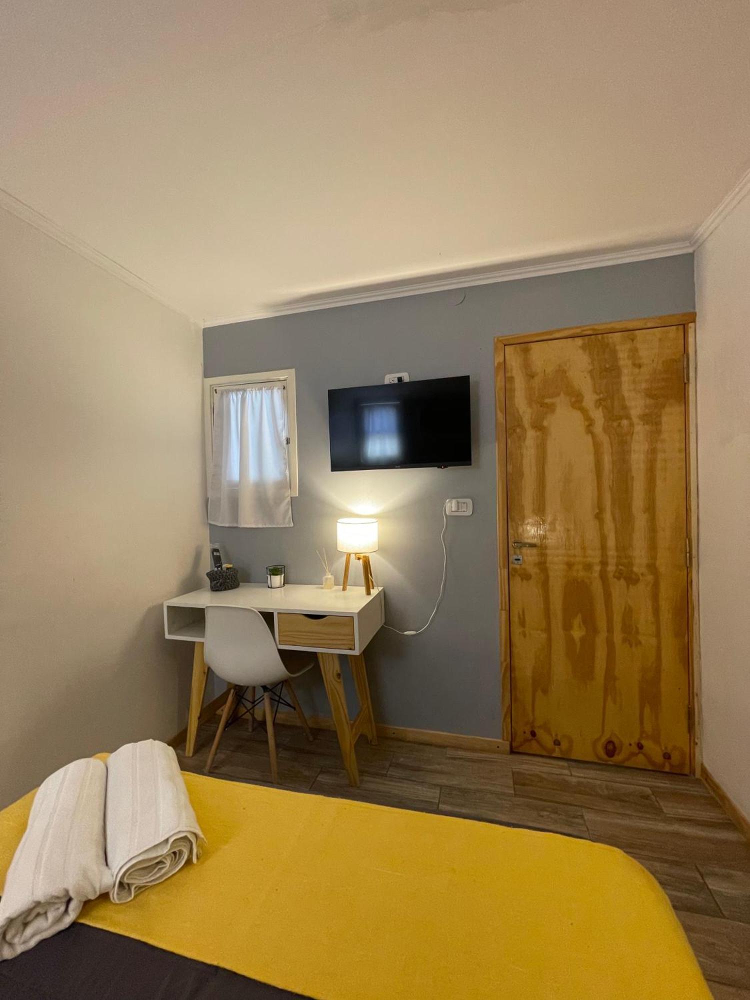 Mora Hostel Мендоса Экстерьер фото