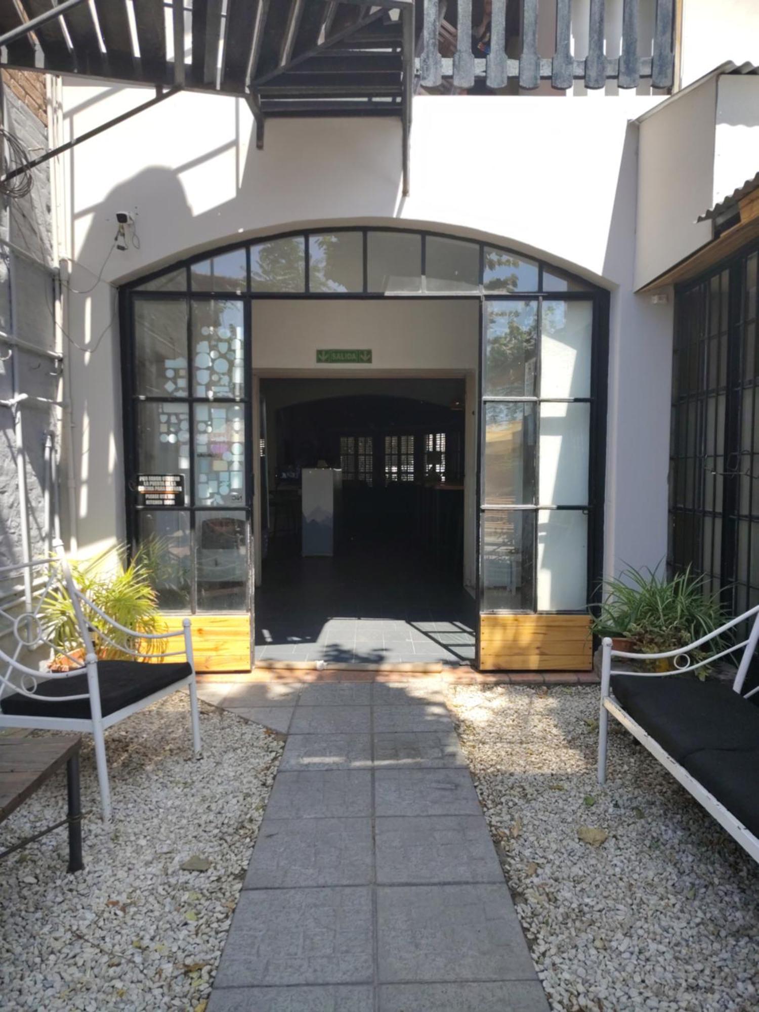 Mora Hostel Мендоса Экстерьер фото