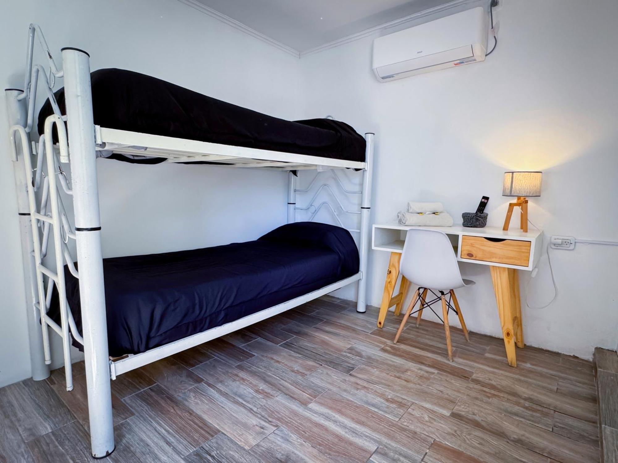 Mora Hostel Мендоса Экстерьер фото